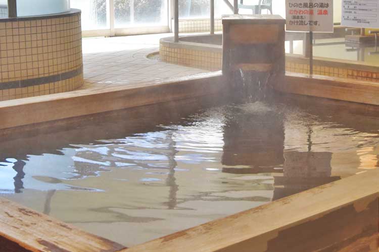 檜風呂(男湯) 南アルプス釜無川温泉 むかわの湯